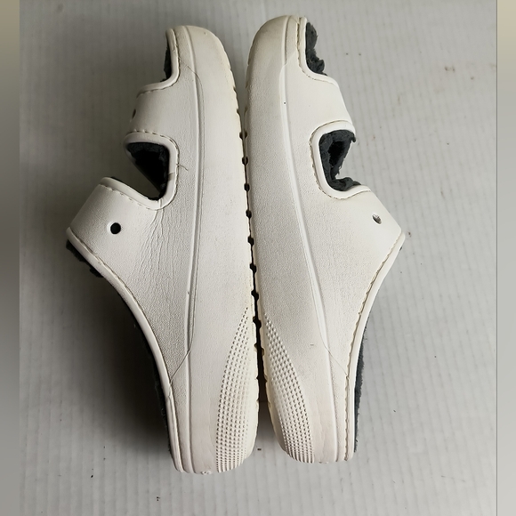 CROCS Classic Cozzzy Women's White and Gray Fuzzy Sandals Unisex W/8 M/6 - Picture 4 of 6